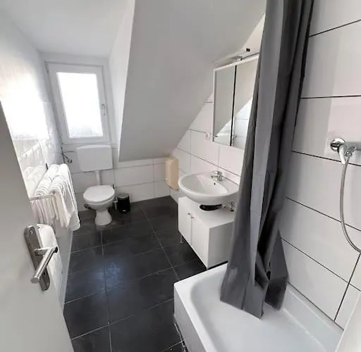 Zentrale Fuer 4 Mit Bett Und Schlafcouch إسن